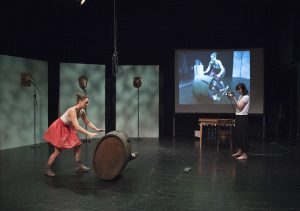 'Der sich den Wolf tanzt' Tanztheater von backsteinhaus produktion - Caroline Intrup | Sprecherin Performerin Sprechtrainerin | Berlin