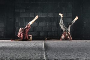 'Headless' Tanztheater von backsteinhaus produktion - Caroline Intrup | Sprecherin Performerin Sprechtrainerin | Berlin