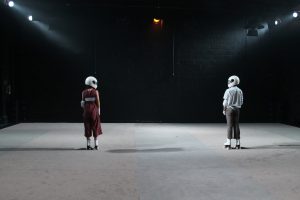 'Headless' Tanztheater von backsteinhaus produktion - Caroline Intrup | Sprecherin Performerin Sprechtrainerin | Berlin