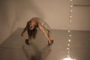 'A piece of cake' Tanztheater von backsteinhaus produktion - Caroline Intrup | Sprecherin Performerin Sprechtrainerin | Berlin