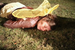 'A piece of cake' Tanztheater von backsteinhaus produktion - Caroline Intrup | Sprecherin Performerin Sprechtrainerin | Berlin