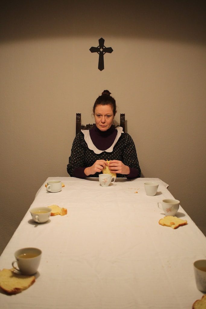 'A piece of cake' Tanztheater von backsteinhaus produktion - Caroline Intrup | Sprecherin Performerin Sprechtrainerin | Berlin