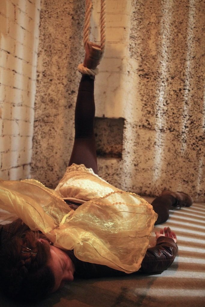 'A piece of cake' Tanztheater von backsteinhaus produktion - Caroline Intrup | Sprecherin Performerin Sprechtrainerin | Berlin