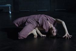 'Happy Endings' Tanztheater von backsteinhaus produktion - Caroline Intrup | Sprecherin Performerin Sprechtrainerin | Berlin