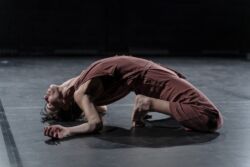 'Happy Endings' Tanztheater von backsteinhaus produktion - Caroline Intrup | Sprecherin Performerin Sprechtrainerin | Berlin