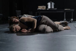 'Happy Endings' Tanztheater von backsteinhaus produktion - Caroline Intrup | Sprecherin Performerin Sprechtrainerin | Berlin