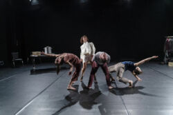 'Happy Endings' Tanztheater von backsteinhaus produktion - Caroline Intrup | Sprecherin Performerin Sprechtrainerin | Berlin