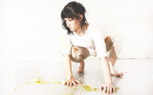 'Selbstportrait mit Eiern' Neuer Zirkus von und mit Natalie Reckert - Caroline Intrup | Sprecherin Performerin Sprechtrainerin | Berlin