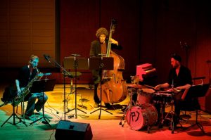 'Der PleiteJAZZ' Live Hörspiel - Caroline Intrup | Sprecherin Performerin Sprechtrainerin | Berlin