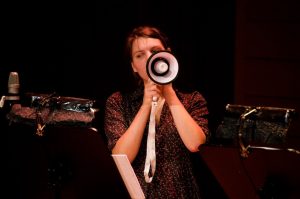 'Der PleiteJAZZ' Live Hörspiel - Caroline Intrup | Sprecherin Performerin Sprechtrainerin | Berlin