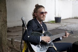 'Absent' Tanztheater von backsteinhaus produktion - Caroline Intrup | Sprecherin Performerin Sprechtrainerin | Berlin