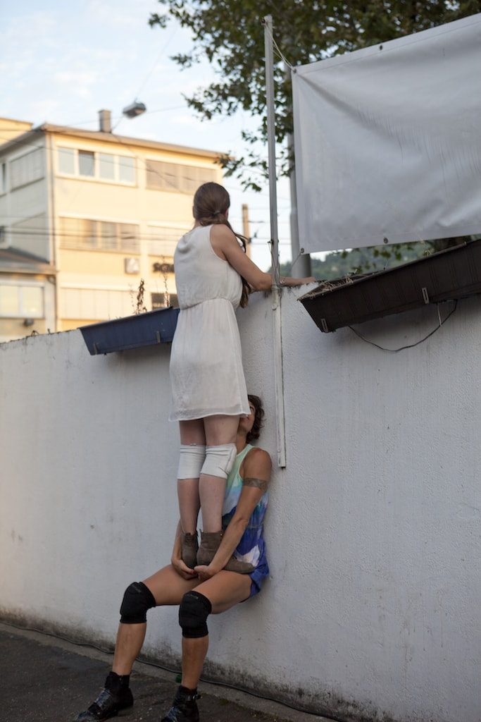 'Absent' Tanztheater von backsteinhaus produktion - Caroline Intrup | Sprecherin Performerin Sprechtrainerin | Berlin