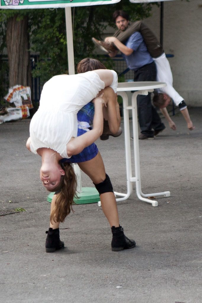 'Absent' Tanztheater von backsteinhaus produktion - Caroline Intrup | Sprecherin Performerin Sprechtrainerin | Berlin
