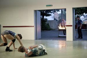 'Absent' Tanztheater von backsteinhaus produktion - Caroline Intrup | Sprecherin Performerin Sprechtrainerin | Berlin