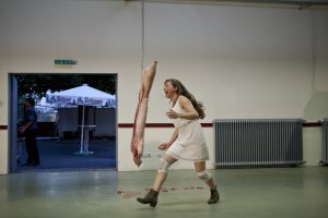 'Absent' Tanztheater von backsteinhaus produktion - Caroline Intrup | Sprecherin Performerin Sprechtrainerin | Berlin