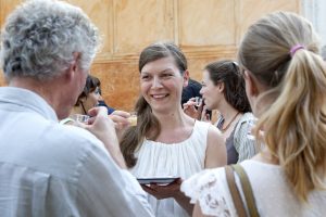 'Absent' Tanztheater von backsteinhaus produktion - Caroline Intrup | Sprecherin Performerin Sprechtrainerin | Berlin